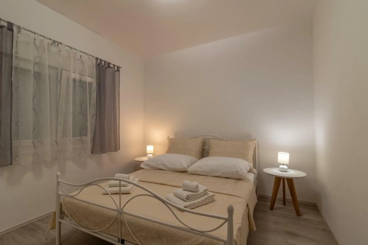 Apartment Matea Trogir 0*,